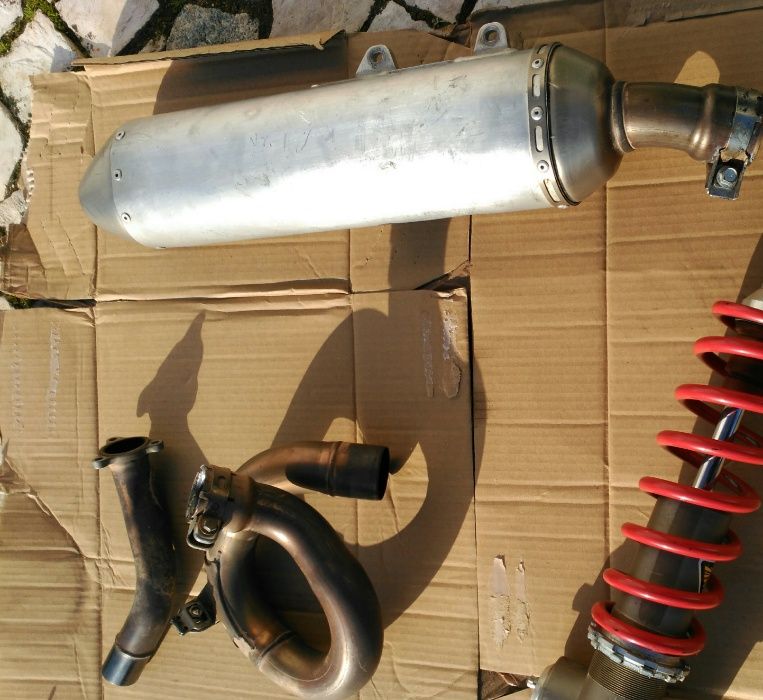 Amortecedor traseiro e coletor Escape  YZ450F 2012