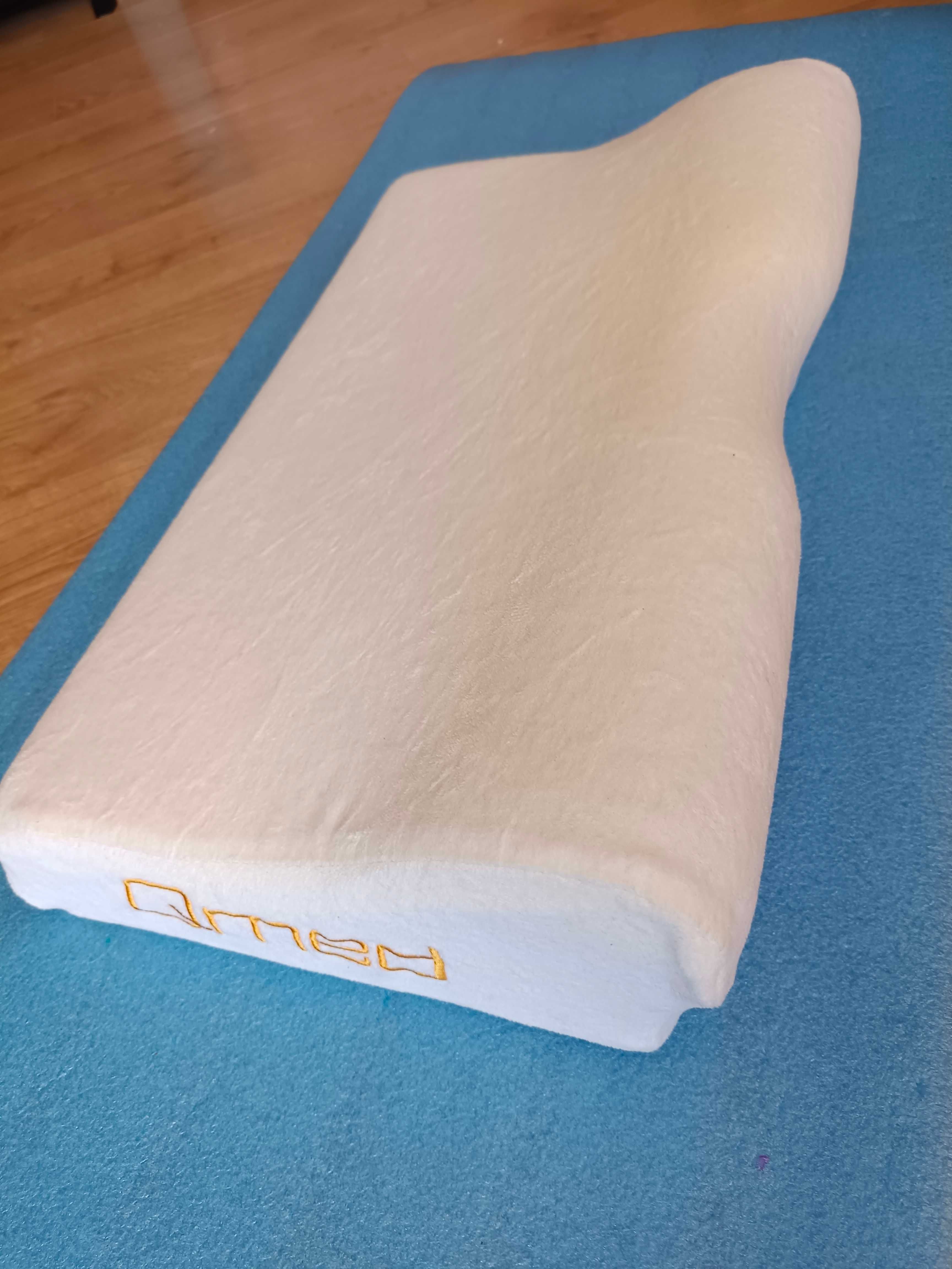 Poduszka ortopedyczna Qmed Contour Pillow z pamięcią kształtu