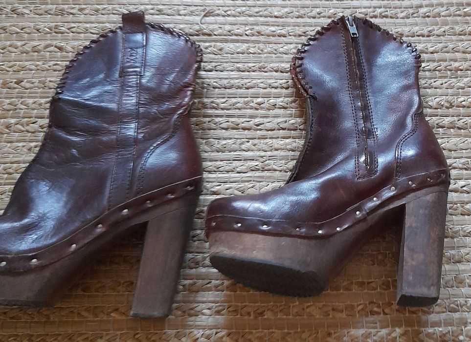 Botas em pele xuz tamanho 35
