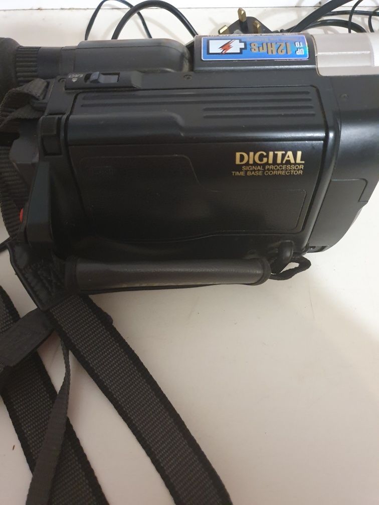 Продам видео камеру Hitachi