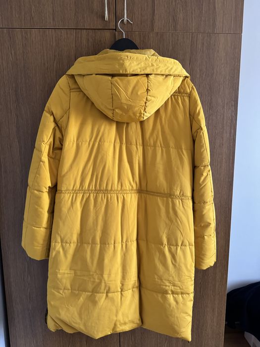 Зимова жіноча куртка