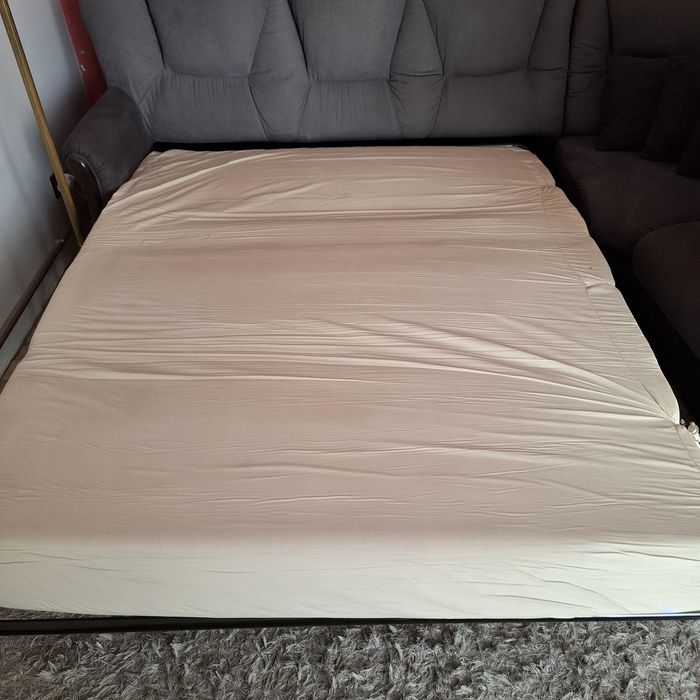 Sofa duża  łatwa w utrzymaniu czystości.