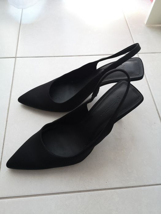 Sapatos senhora pretos Stradivarius T. 39 como novos!