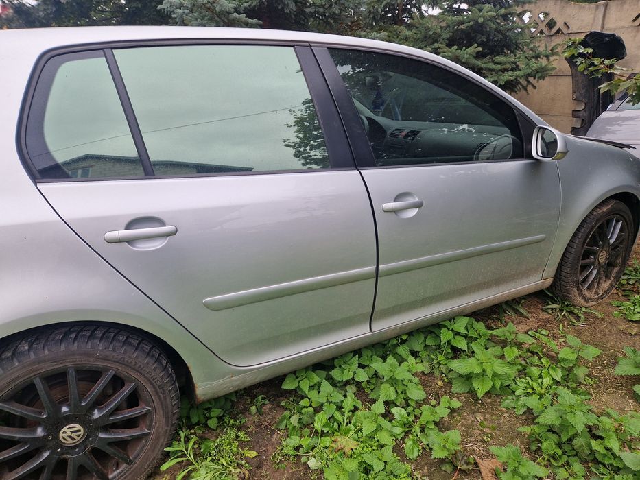 Drzwi prawe  tył VW Golf V 5 lakier LA7W