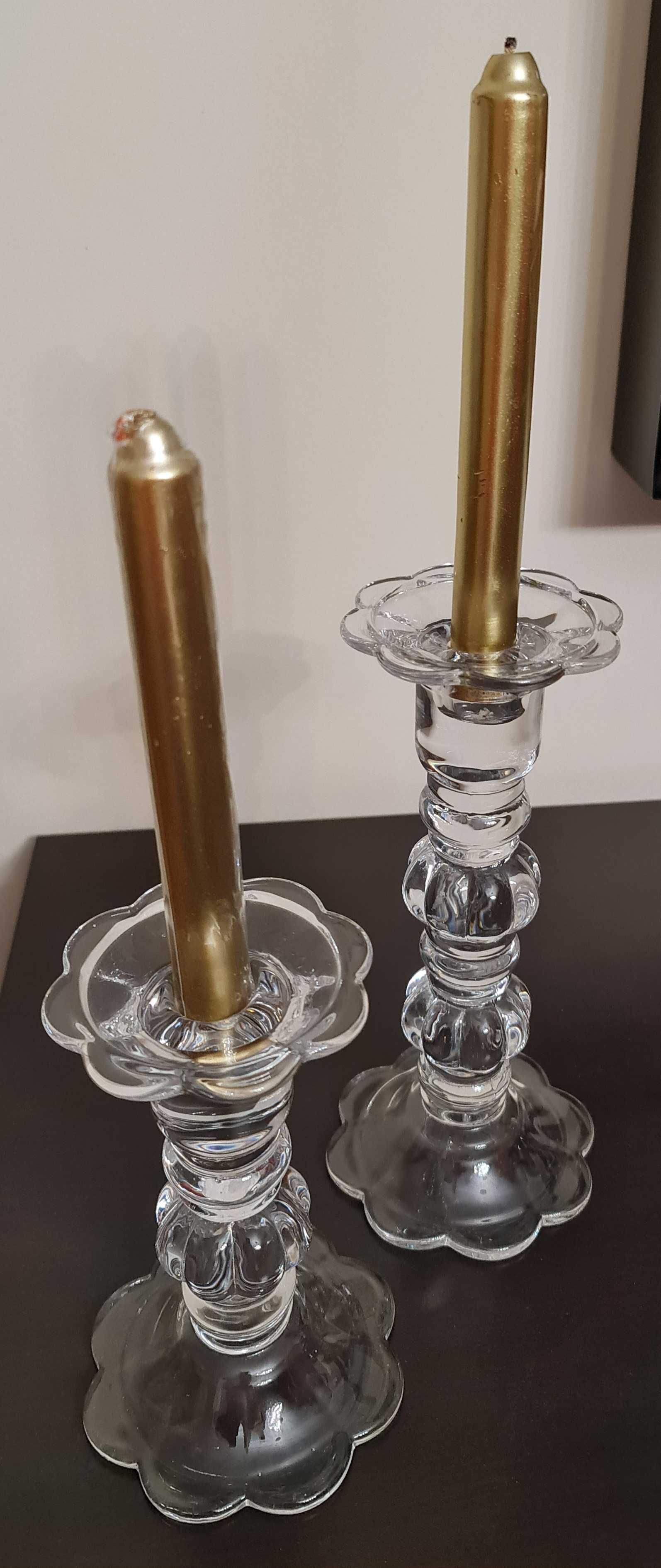Par de Castiçais de vidro e velas douradas
