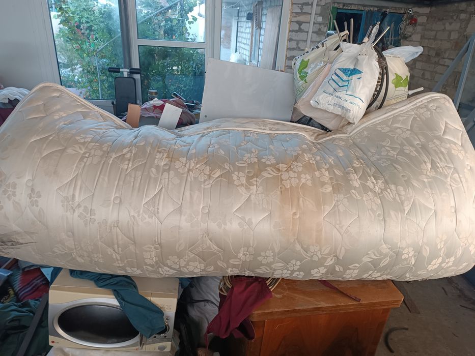 Продам кровать та матрас