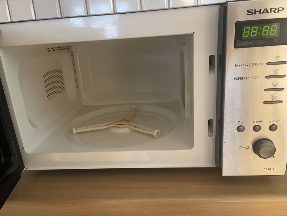 Mikrofalówka SHARP bez talerza