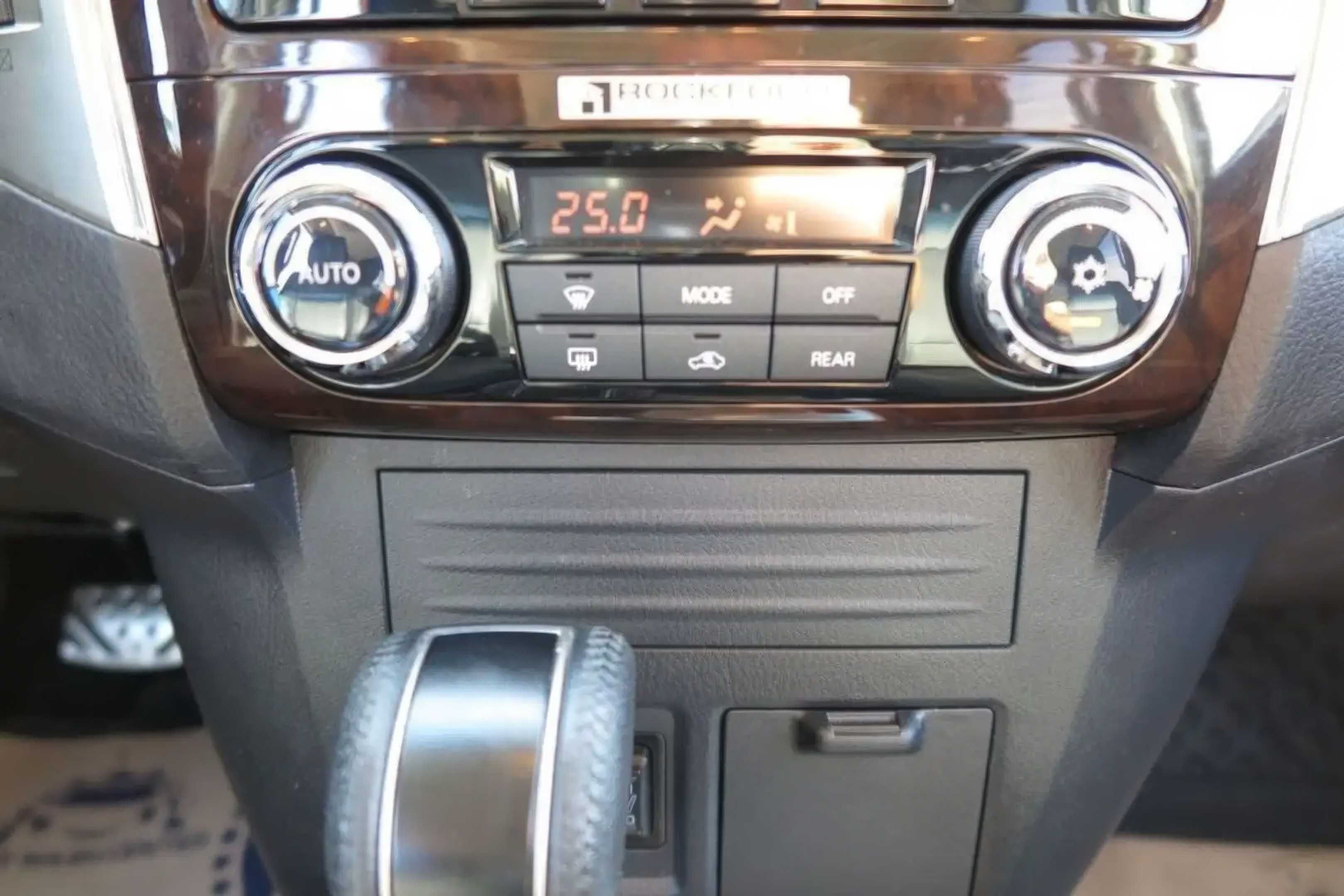 2018 Mitsubishi Pajero