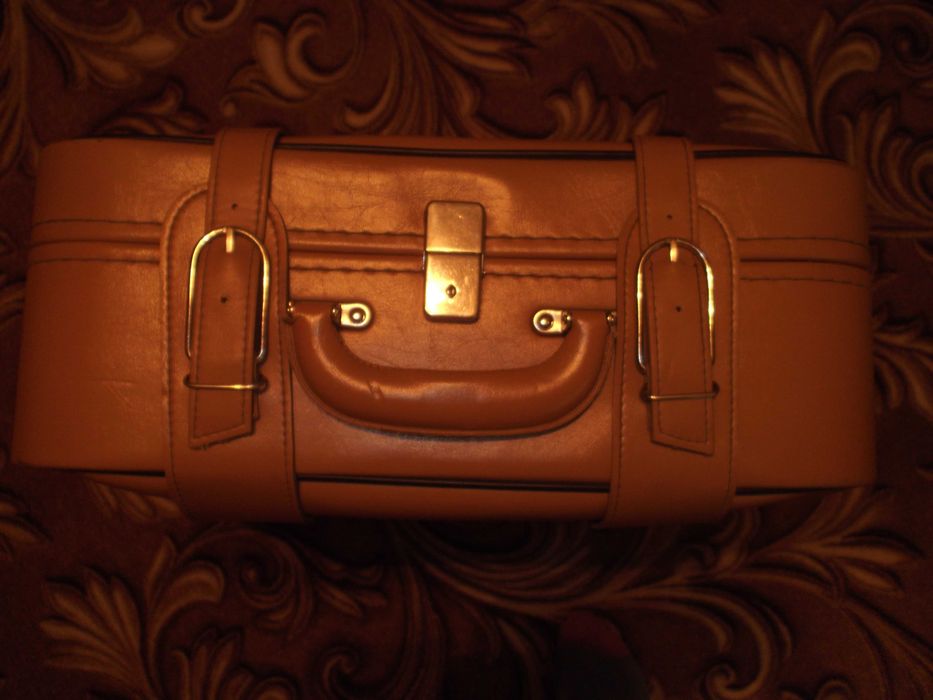 Чемодан горчичного цвета, 45х17х55