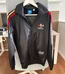 Bluza Adidas Chile 62 S czarna super stan