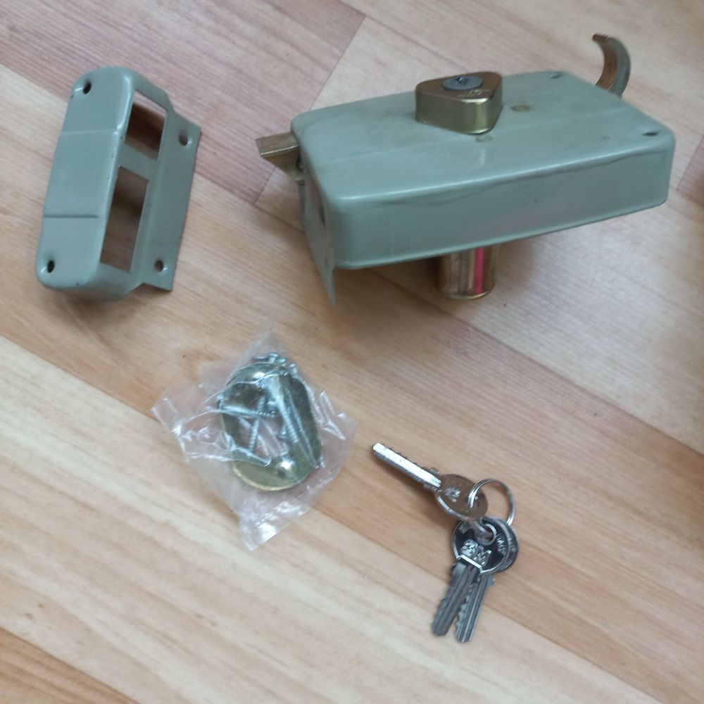 Продам замок для входной двери,3 ключа