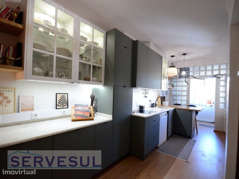 Excelente Oportunidade de Investimento! 1º Andar Duplex de uma Casa...