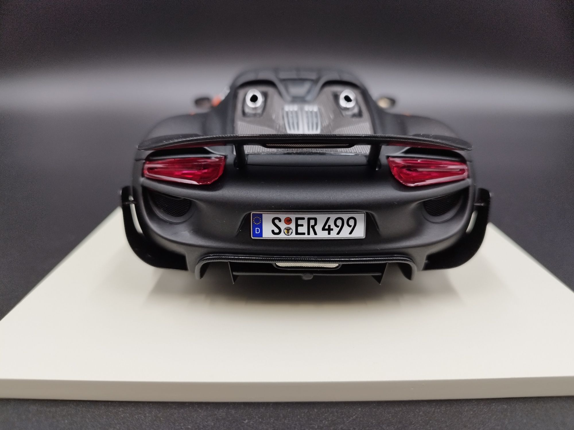 1:18 Spark Porsche 918 Spyder Weissach model  używany