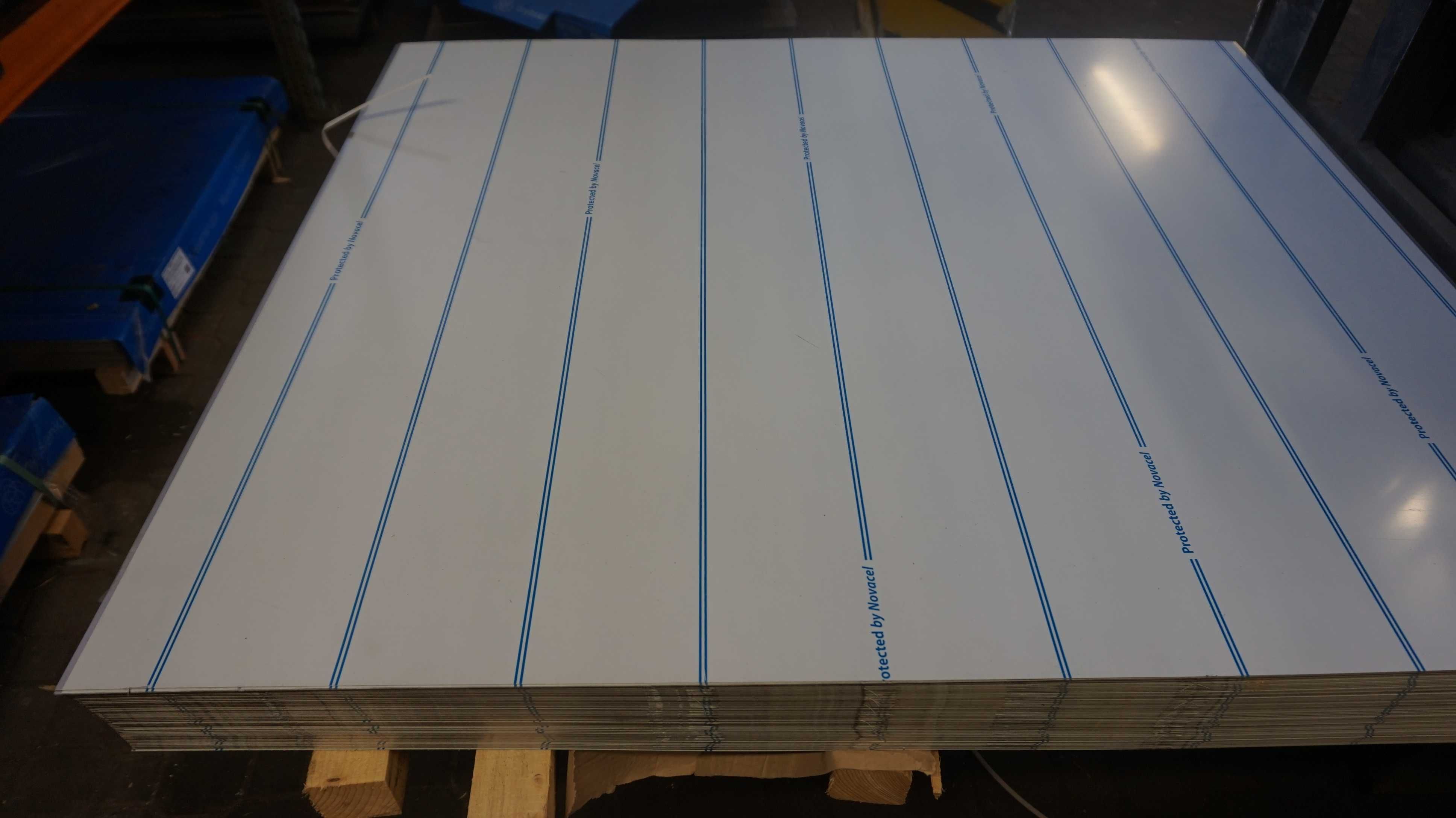 Blacha kwasoodporna, nierdzewna 0,6x1250x1060 gat. 1.4301 szlif+ folia