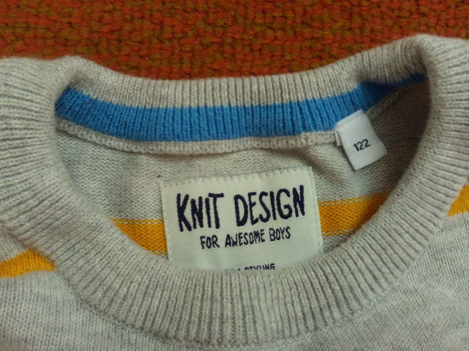 Komplet dwóch sweterków chłopięcych  jeden nowy drugi używany