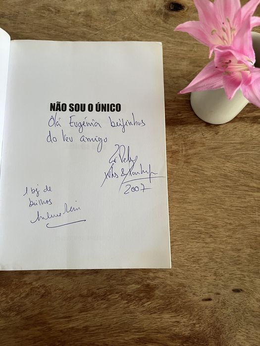 Livro sobre Zé pedro dos xutos&pontapes assinado