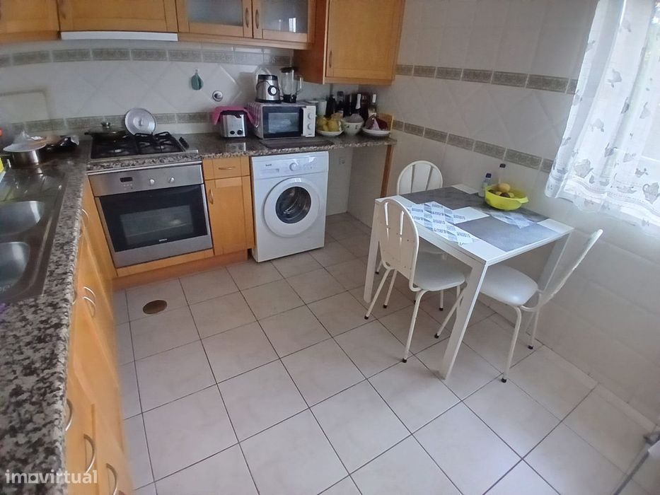 Apartamento T2 com garagem e elevador em Coimbra