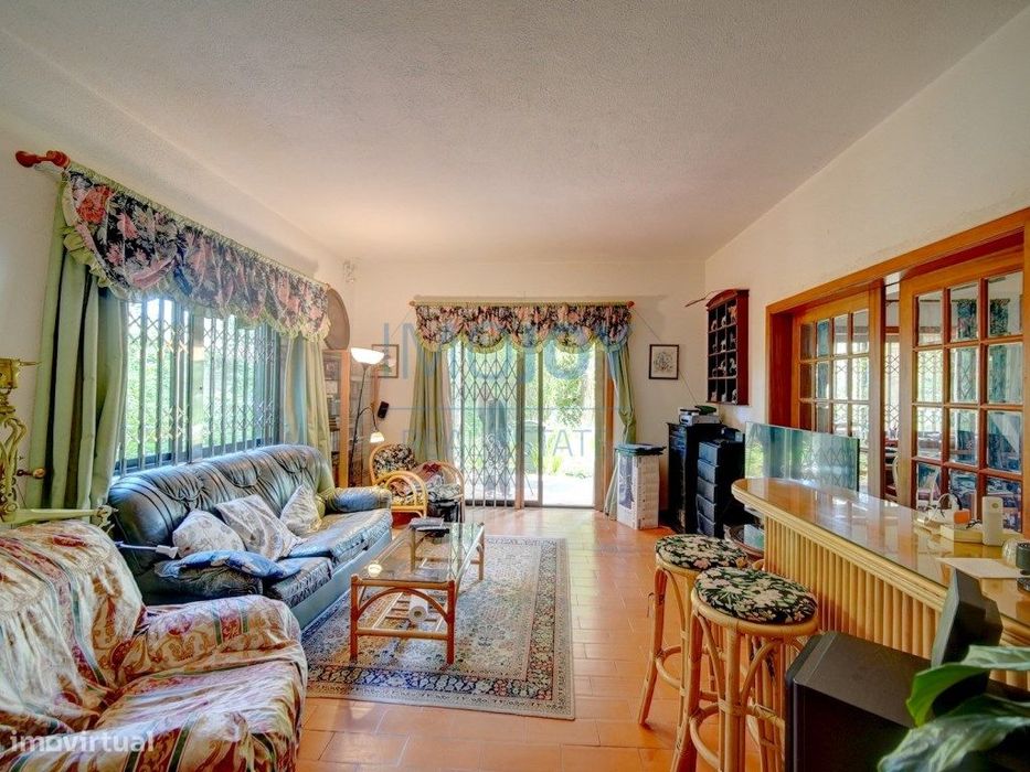 Moradia V7 + 1 Com Terreno de 1683m2