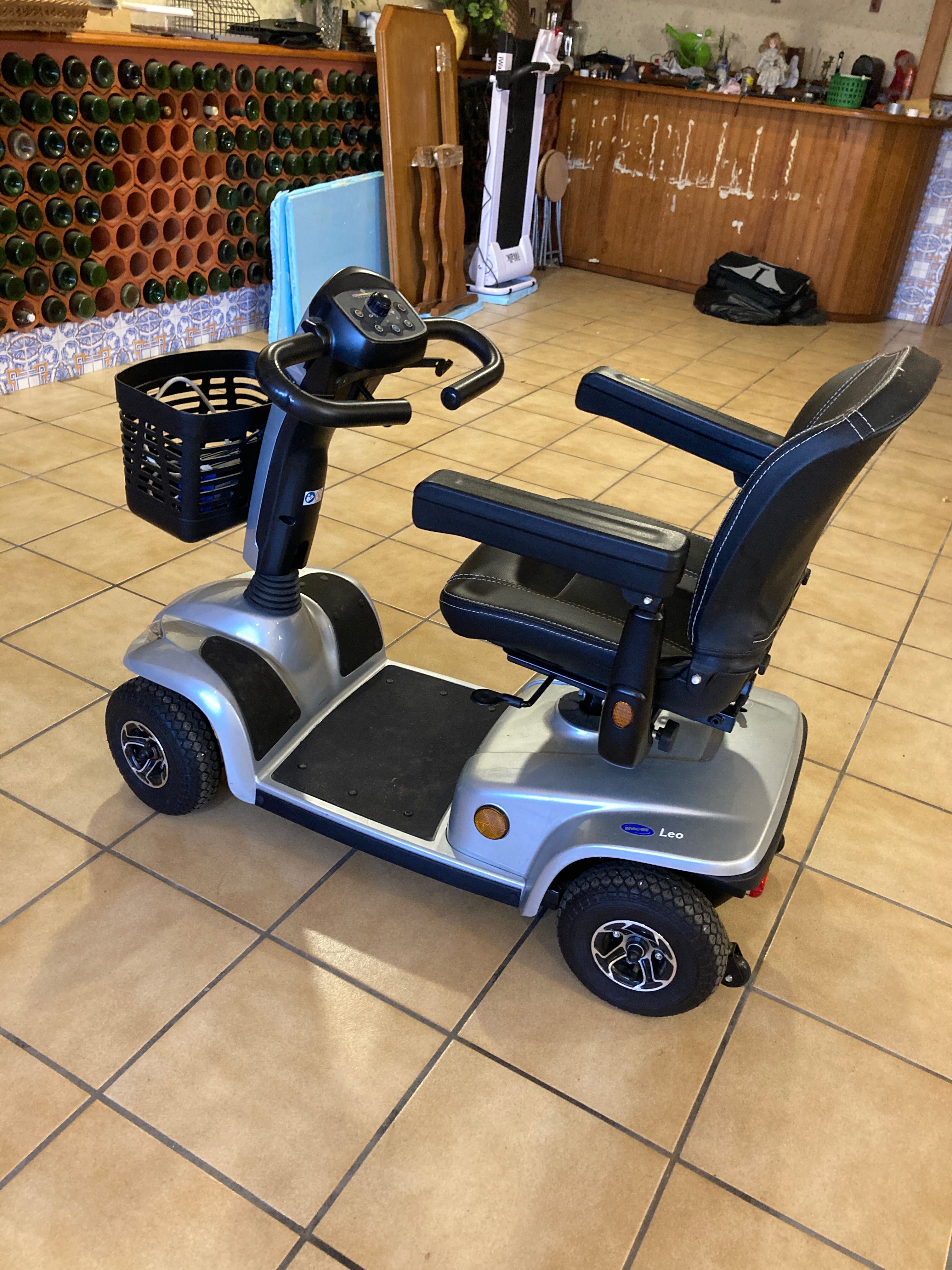 Scooter, em bom estado de conservação.      Enviar e-mail ou mensagem