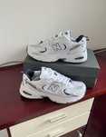 Biały^Dobrze^NewBalance530^UnisexTrampki Roz.39.5
