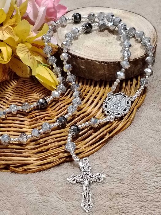 Terços Lindíssimos e Brilhantes feitos a mão com pedras naturais