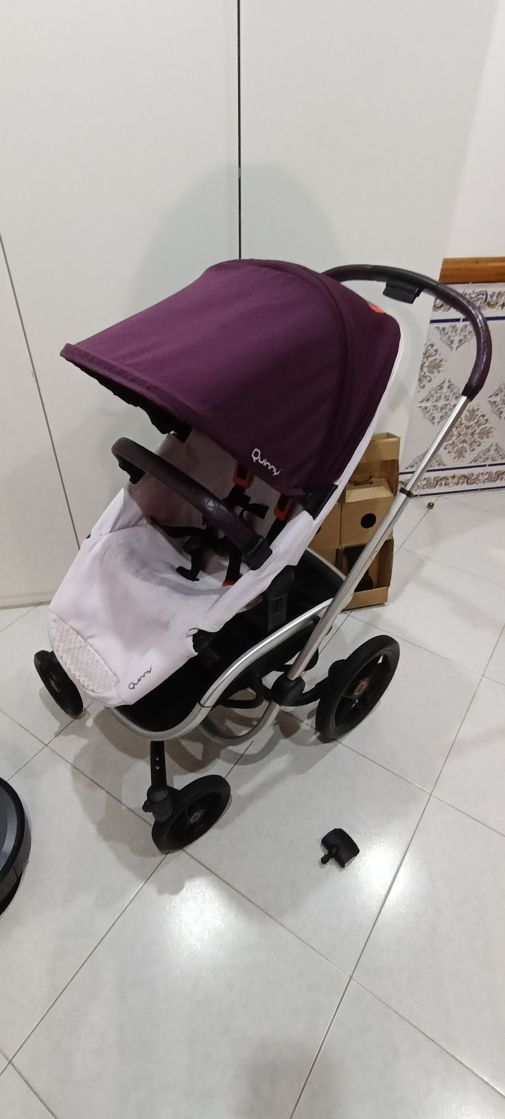 Carrinho Quinny como novo. Usado uma vez