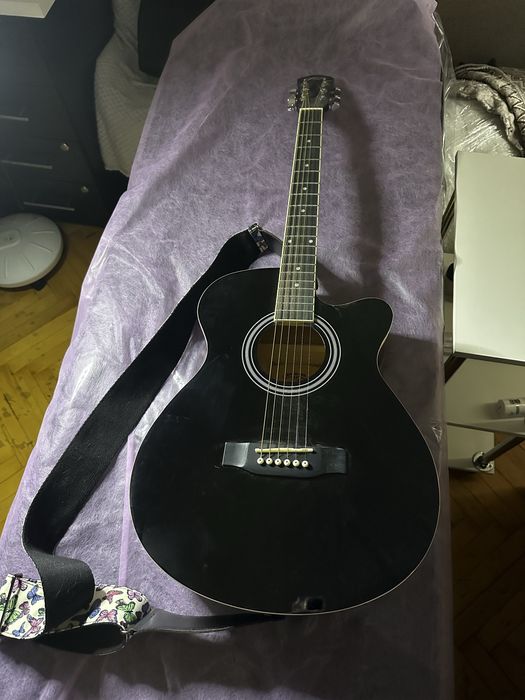 Акустическая гитара