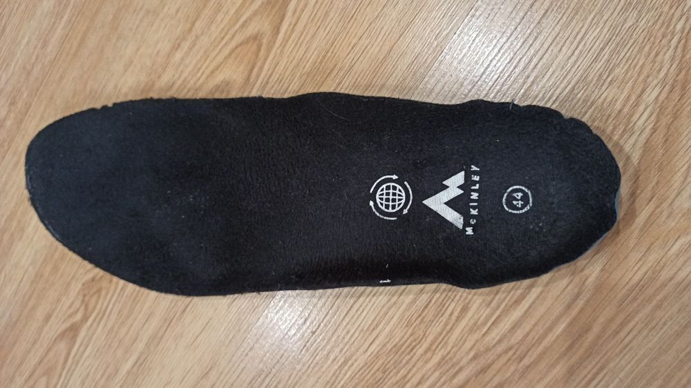 McKinley трекинговые ботинки 28 см, указан р. 44, реальнее р. 43
McKin