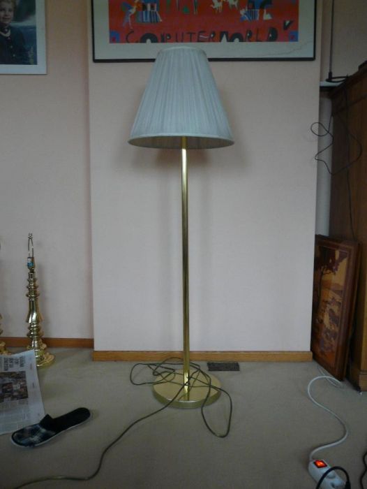 WYPRZEDAZ Elegancka lampa stojaca metal zlota z polyskiem amerykanska