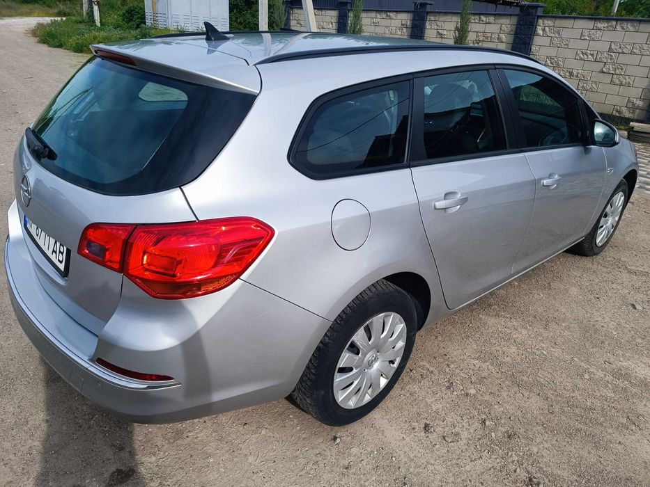 Opel Astra J 1,6л дизель 2014р. Не бита!