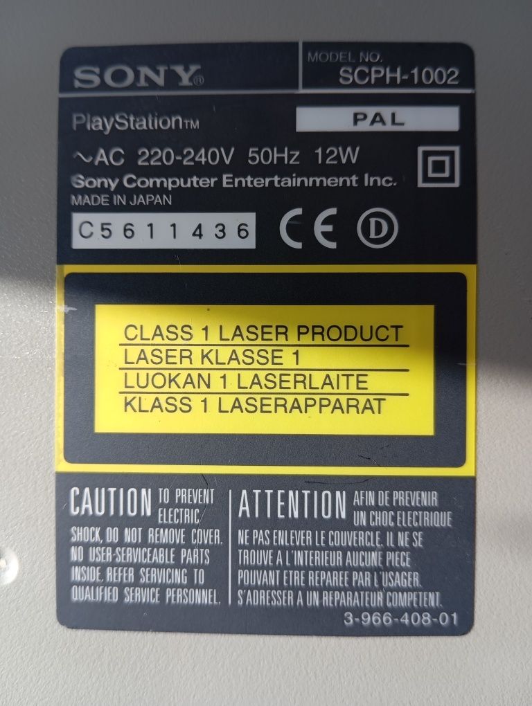 PlayStation SCPH-1002 + comandos e cabos