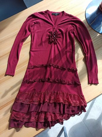 Czerwona dzianinowa sukienka z falbankami rozmiar S/M