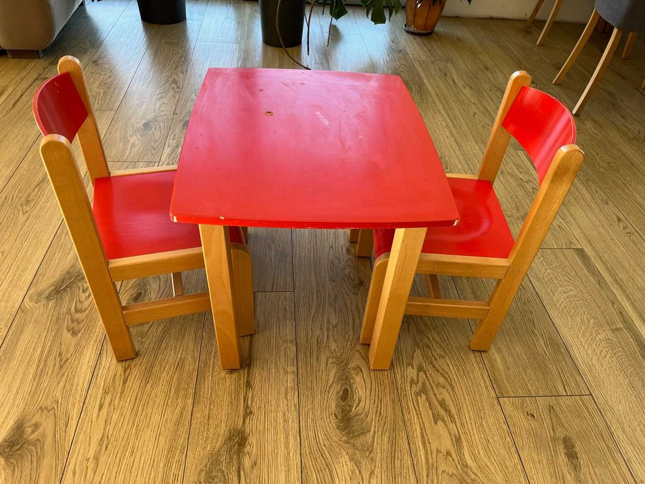 Zestaw dziecięcy stolik + dwa krzesła firmy Wiola.eu