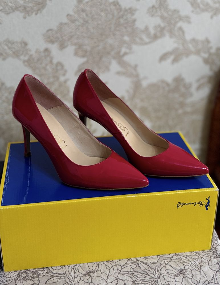 Туфлі лодочки червоного кольору від Bailarina - 36.