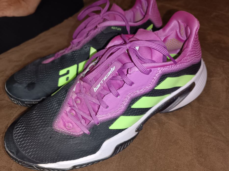 Кросівки Adidas.