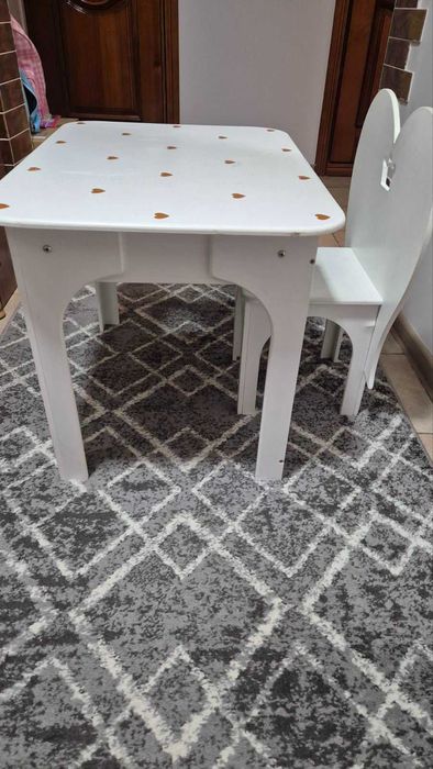 Продам стіл дитячий з стільчиком