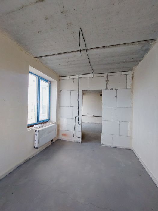 Продам однокімнатну квартиру з частковим ремонтом