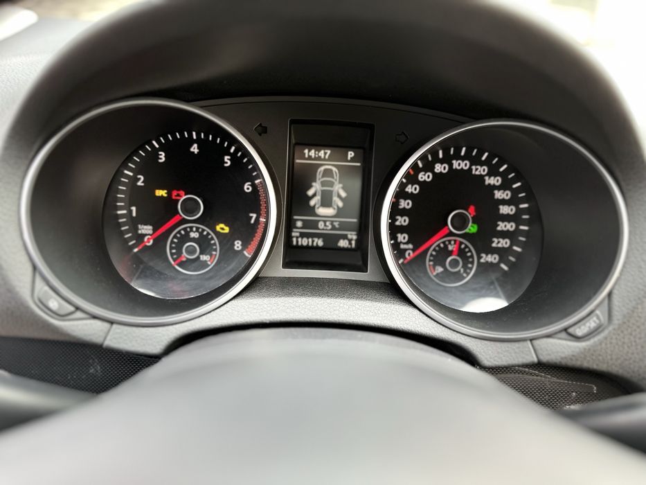 Продам автомобиль VW Golf 2011 официальный