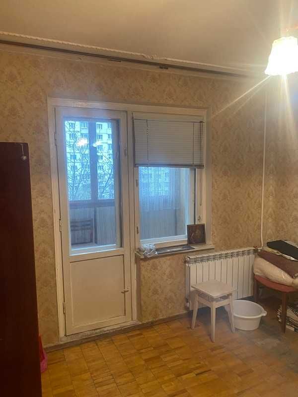 2к 56м. Т-4 серія початок Троєщини Бальзака 18 поруч парк та Флоренція