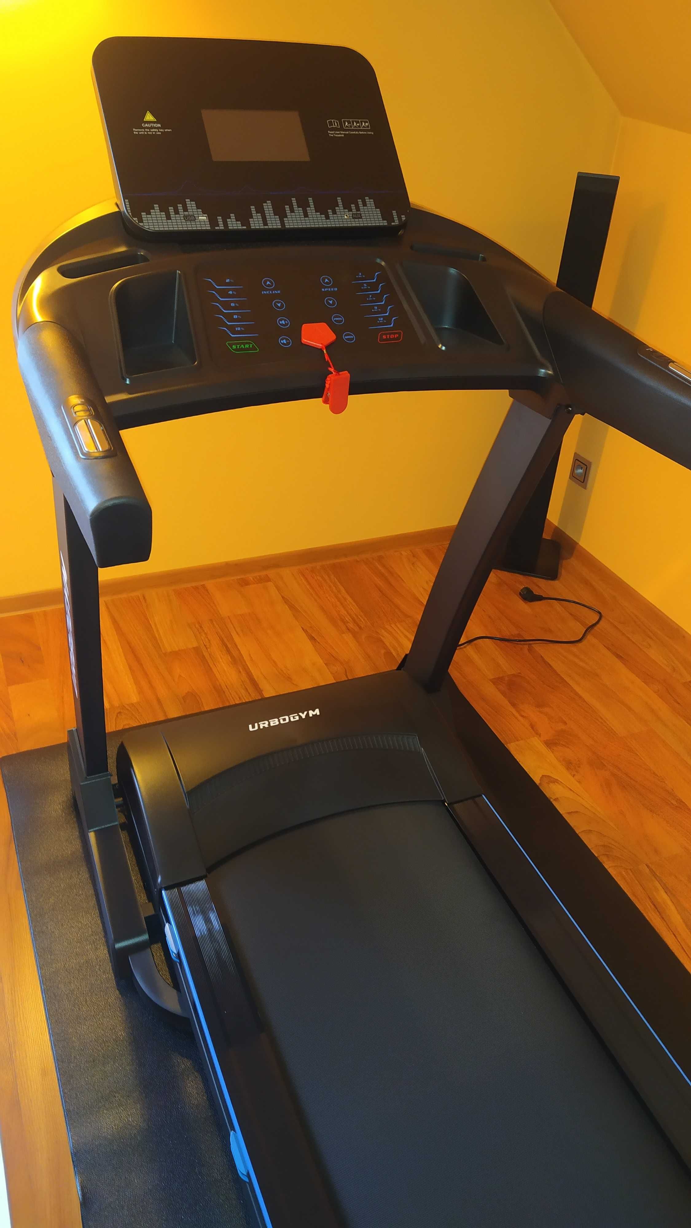 Bieżnia elektryczna na gwarancji URBOGYM V720S + mata gratis