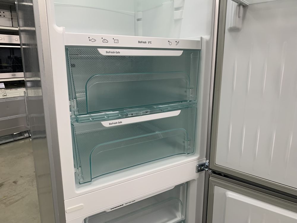 Двухкамерный холодильник Liebherr CBNef 4815