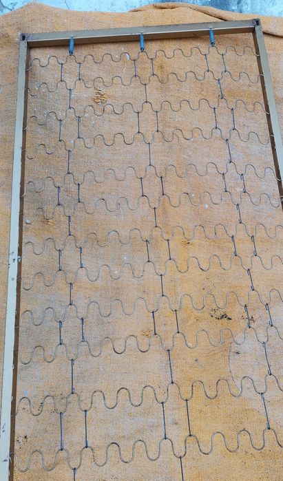 Cama de ferro de solteiro com estrado de ferro