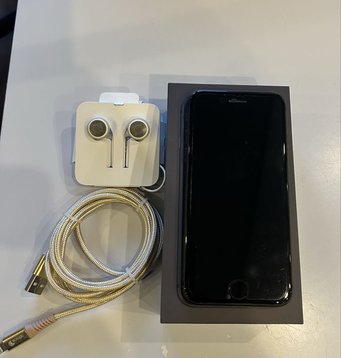 Iphone 8,64Gb,Bateria 75%,stan idealny !!!