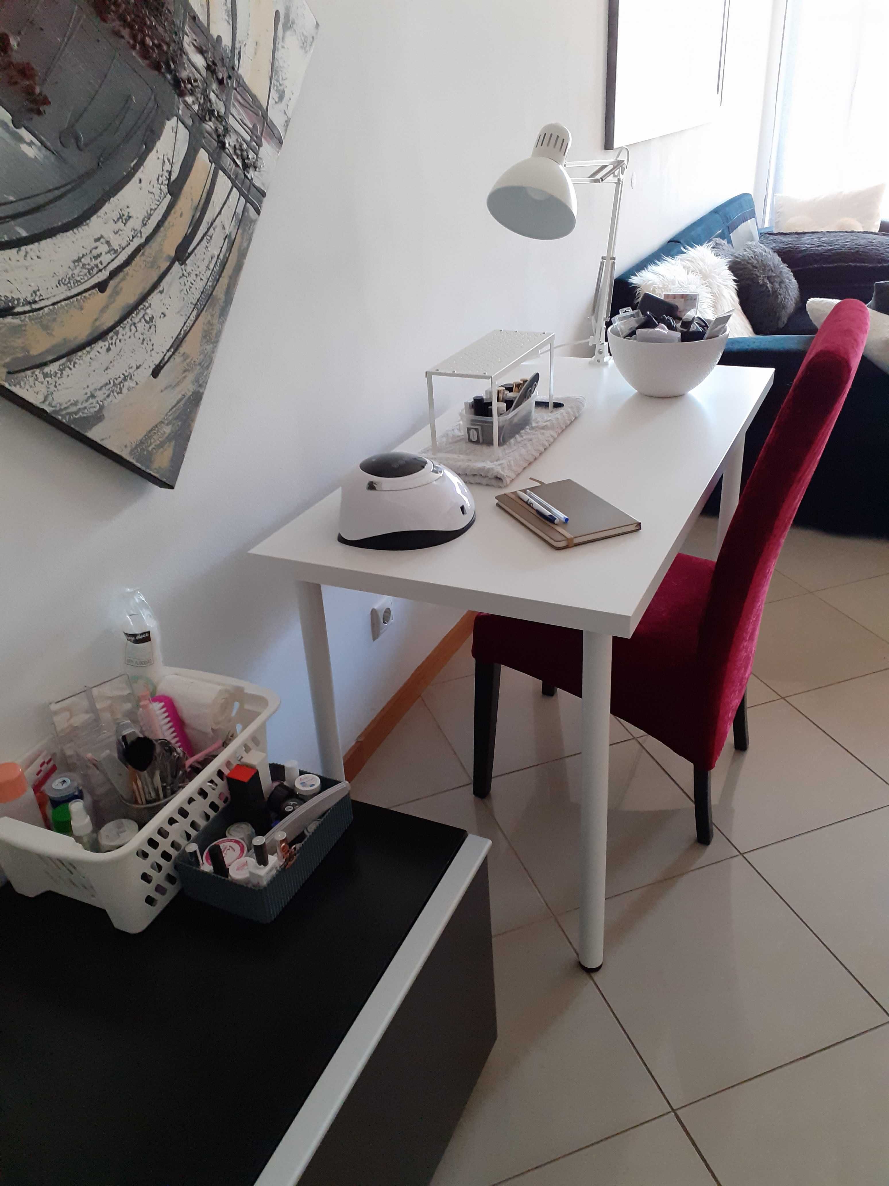 Mesa estetica + candeeiro