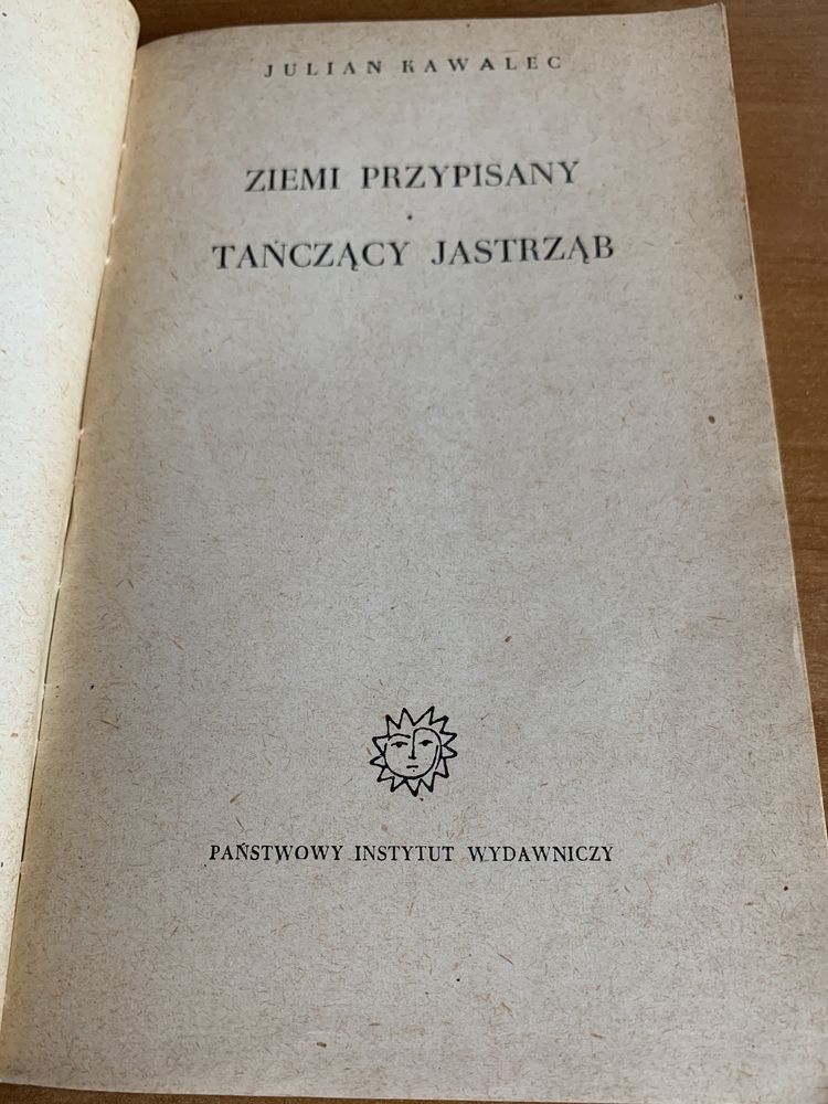 Julian Kawalec „Ziemi przypisany tańczący jastrząb” książka