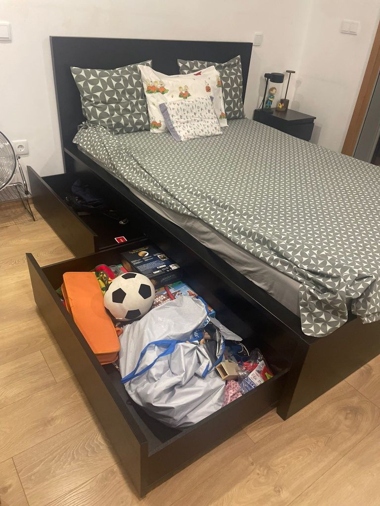 Cama de casal em excelente estado
