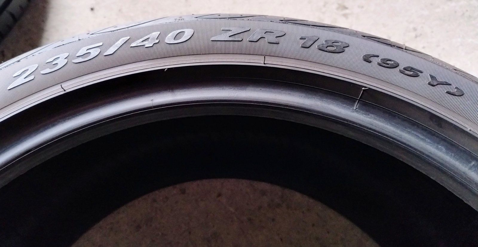 Шини б в літні R18 235/40 Pirelli Pzero Nero GT