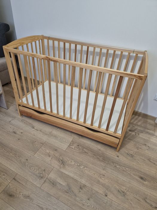 Łóżeczko dziecięce z szufladą