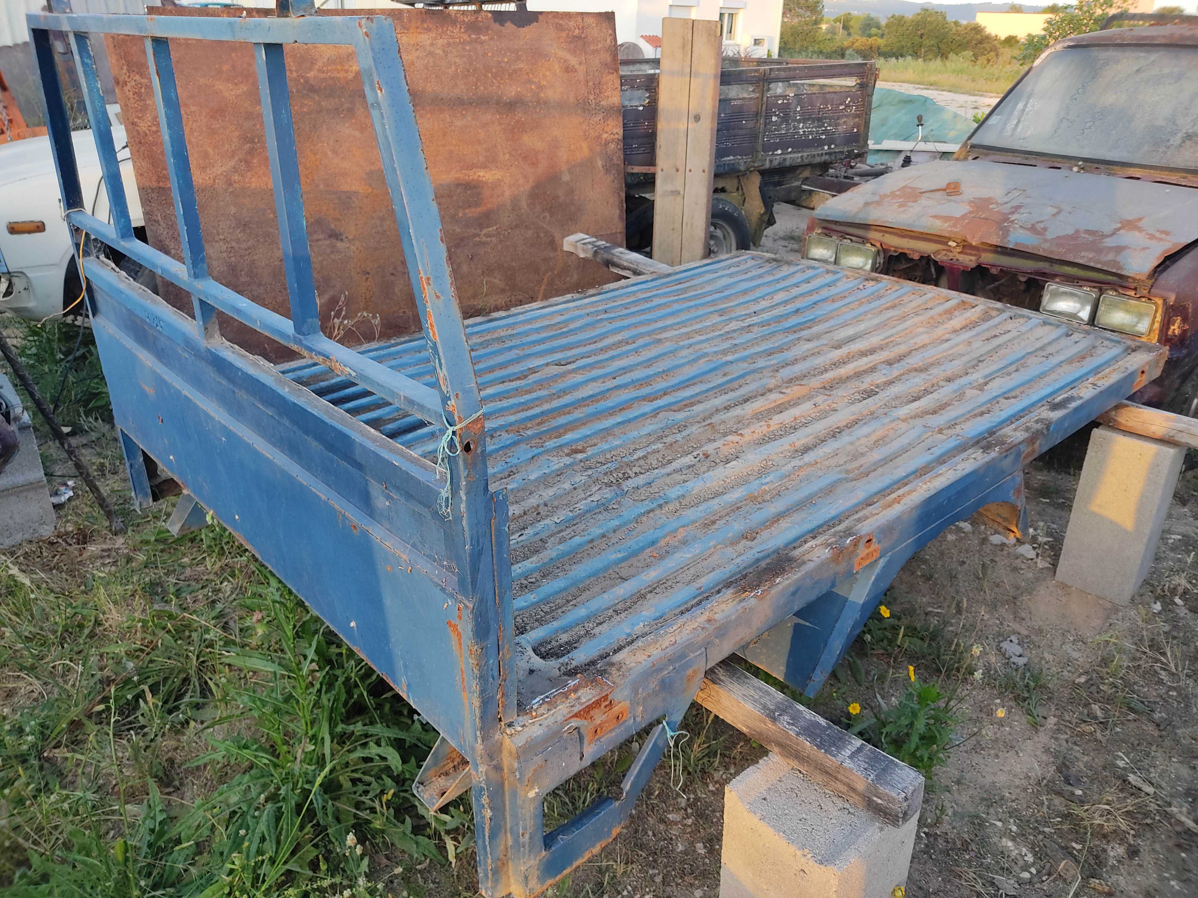 material Datsun 720