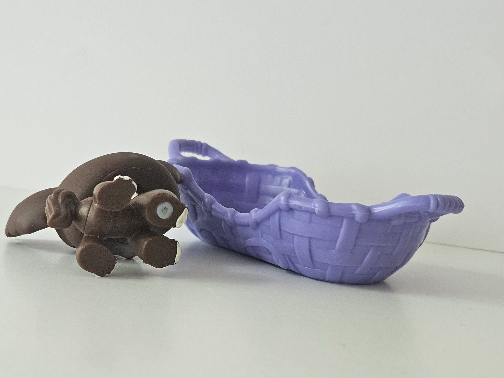 Chihuahua Lps i  sofa Lps